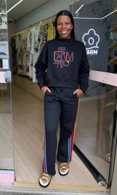 CALÇA MOLETOM BORDADA LATERAL