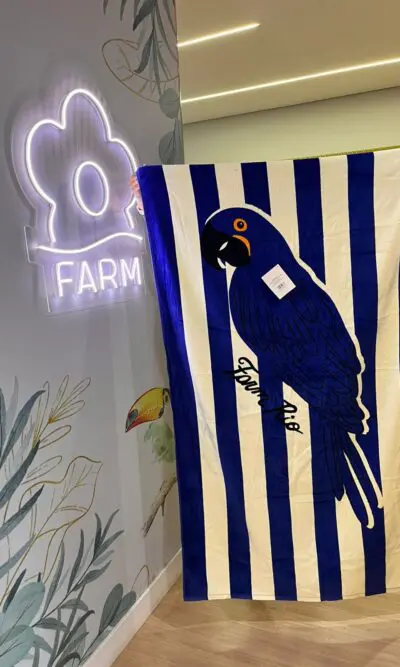 TOALHA CHAMEGO ARARA LISTRADA FARM ETC – VERÃO 26