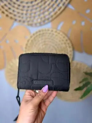 CARTEIRA ZIRIGUIDUM PUFFER PRETO FARM ETC – VERÃO 26