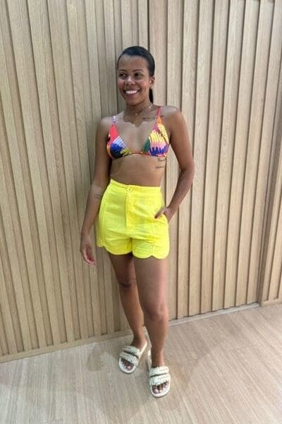 SHORT RECORTES FRENTE AMARELO