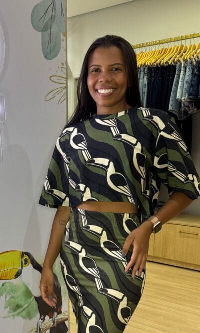 BLUSA CROPPED TUCANO GRAFICO